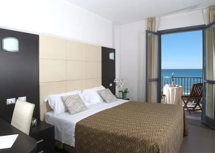 Gioiosa Otel 3*